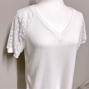 White Waffle Weave Lace Sleeve V-neck Top EUC